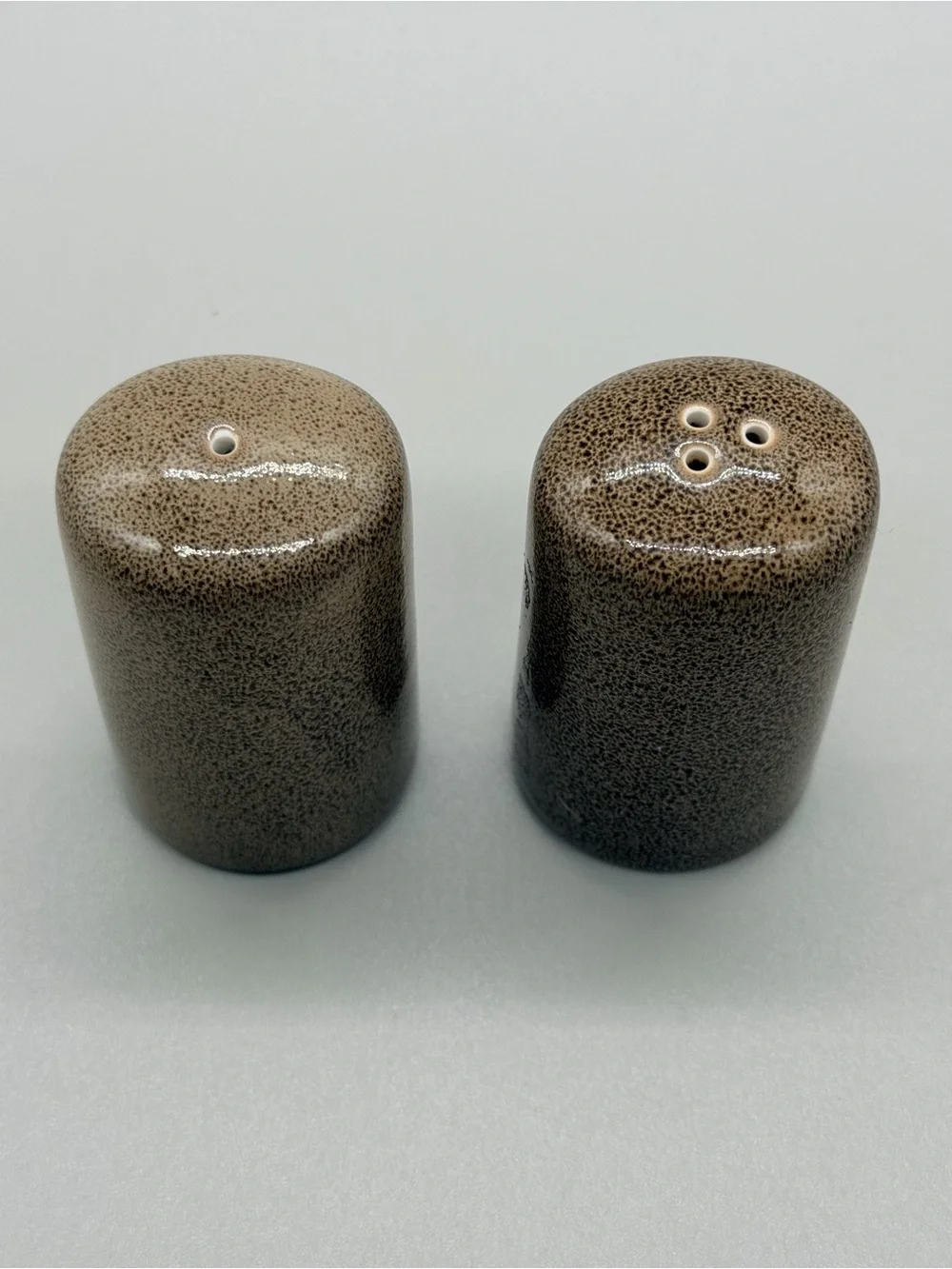 NWOT Luzerne Ceramic Salt & Pepper Shakers Speckled Brown Mottled Stoneware Set